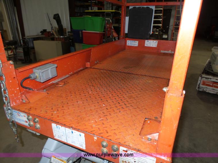 image for item L4038 2004 Sky Jack SJIII 3219 scissor lift