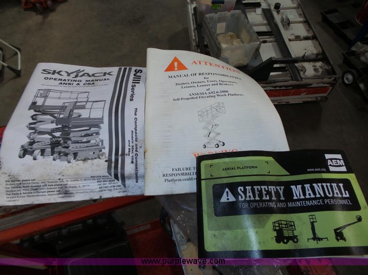 image for item L4038 2004 Sky Jack SJIII 3219 scissor lift