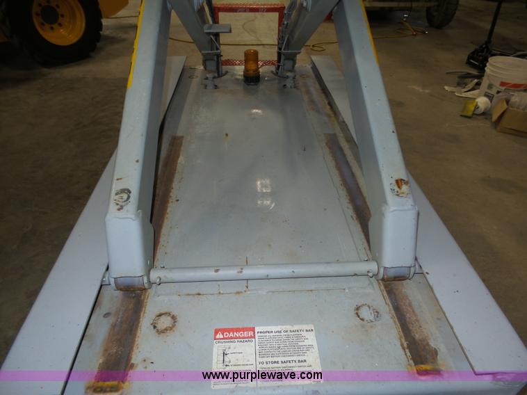 image for item L4038 2004 Sky Jack SJIII 3219 scissor lift