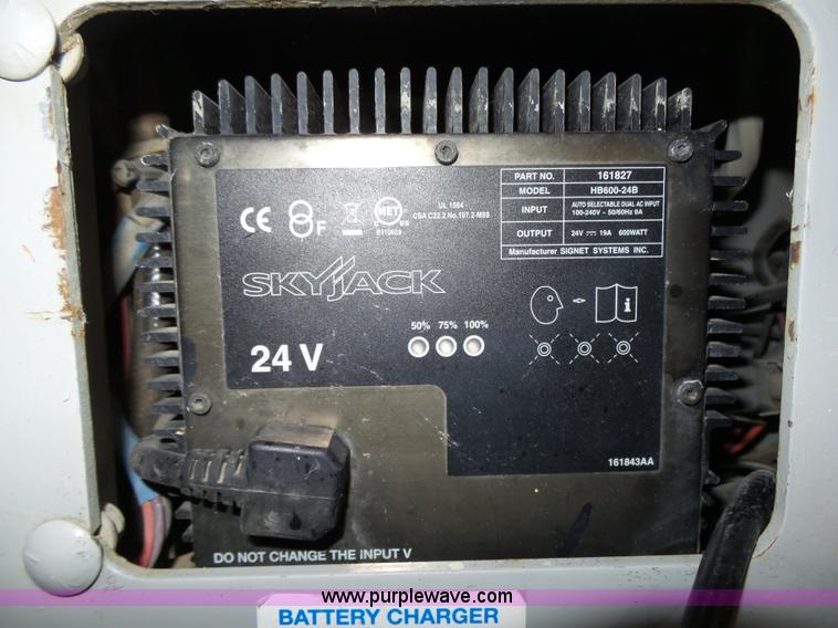 image for item L4038 2004 Sky Jack SJIII 3219 scissor lift