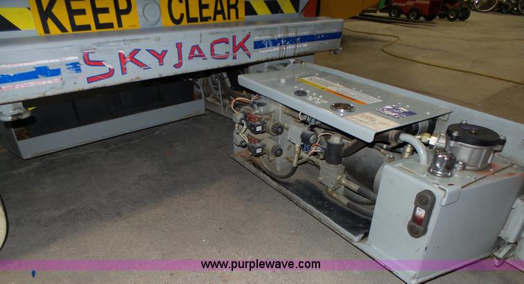 image for item L4038 2004 Sky Jack SJIII 3219 scissor lift