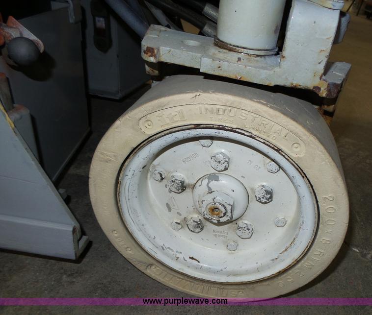 image for item L4038 2004 Sky Jack SJIII 3219 scissor lift