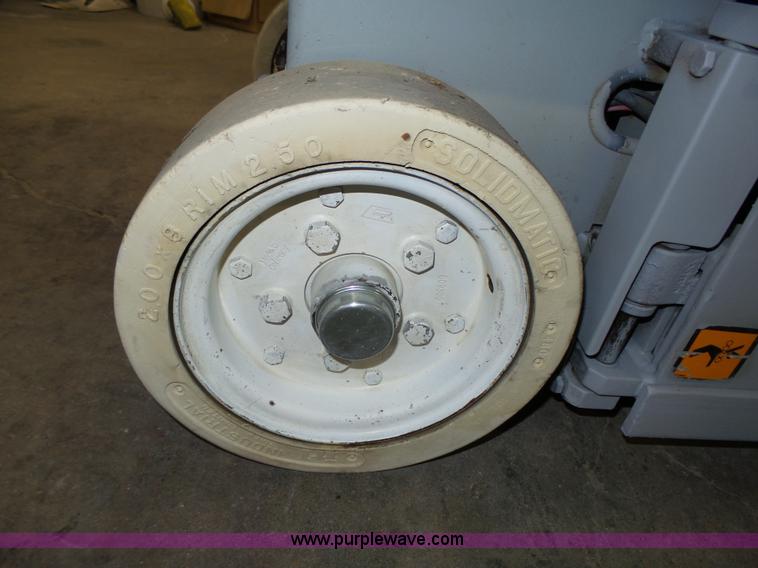 image for item L4038 2004 Sky Jack SJIII 3219 scissor lift