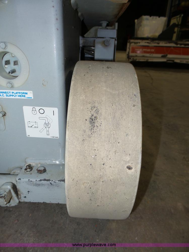 image for item L4038 2004 Sky Jack SJIII 3219 scissor lift