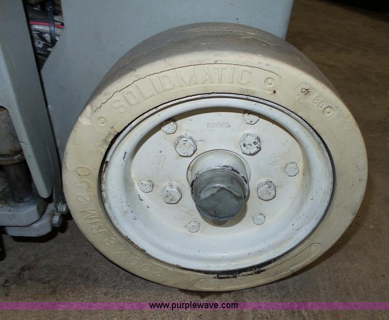 image for item L4038 2004 Sky Jack SJIII 3219 scissor lift