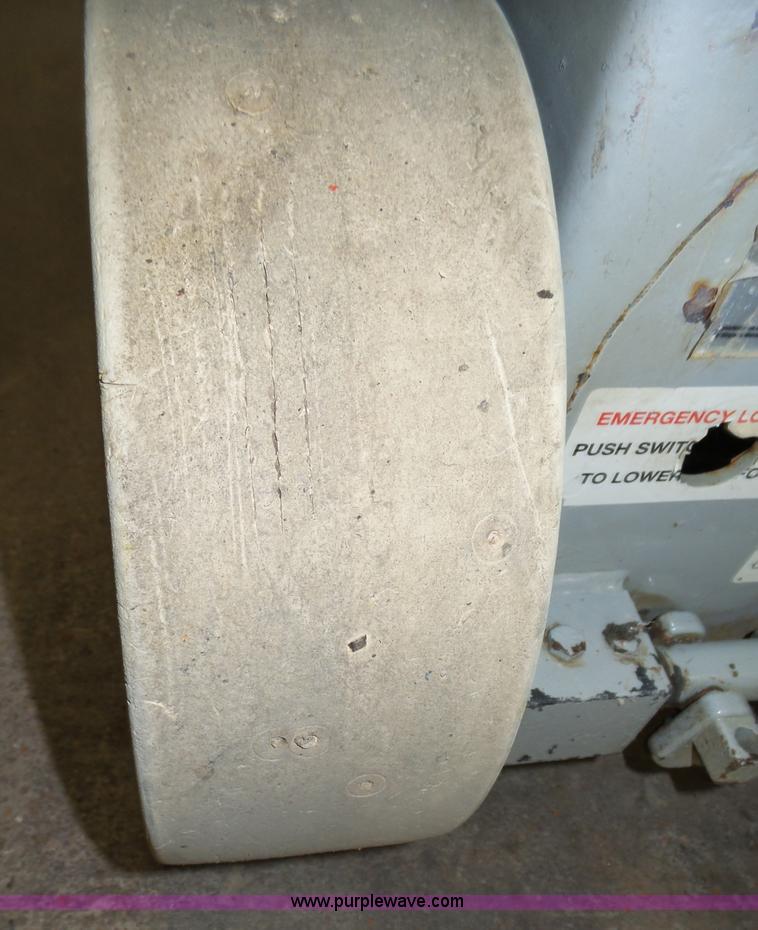 image for item L4038 2004 Sky Jack SJIII 3219 scissor lift