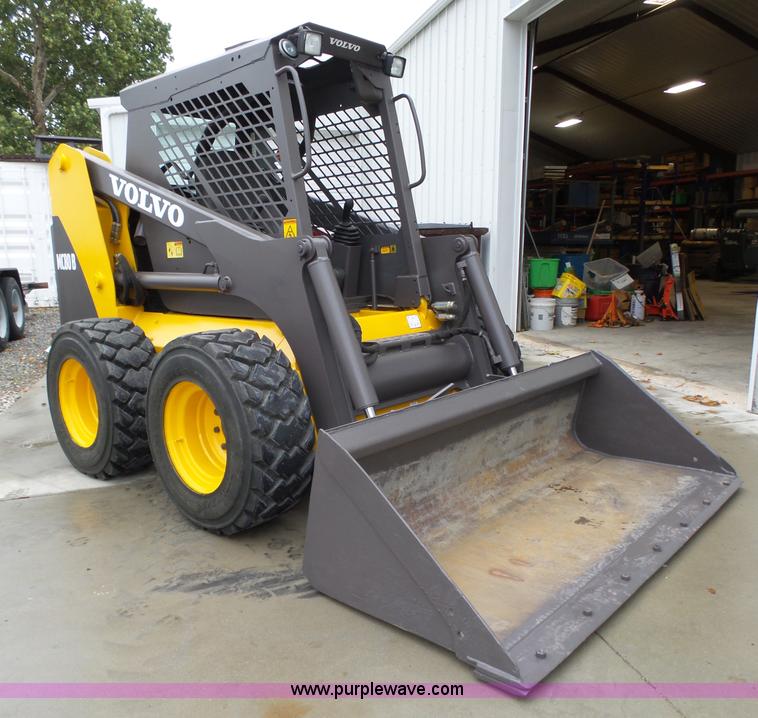 image for item L4039 2006 Volvo MC80B skid steer