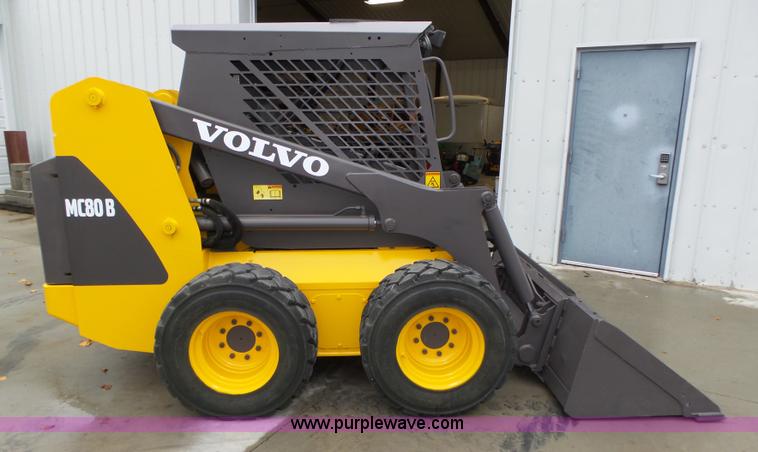 image for item L4039 2006 Volvo MC80B skid steer