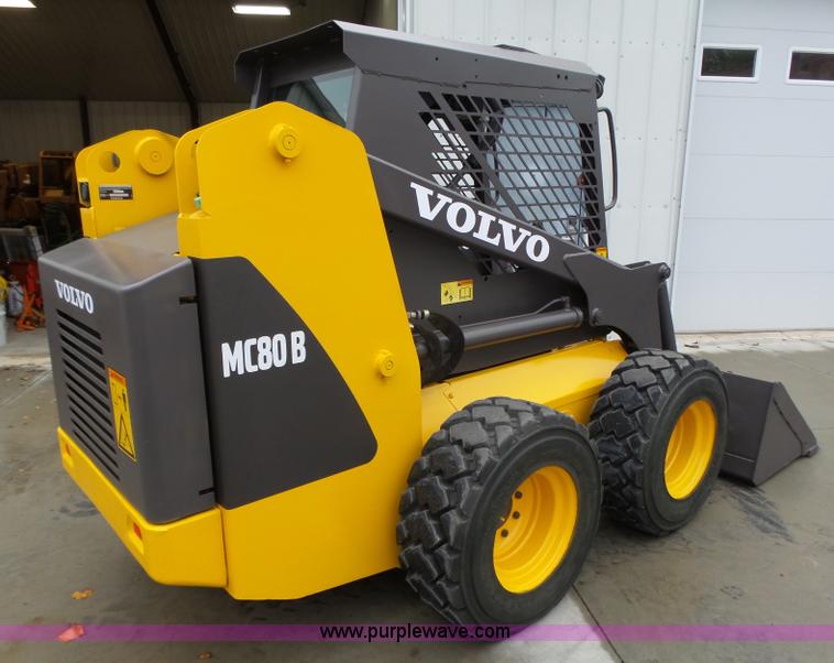 image for item L4039 2006 Volvo MC80B skid steer