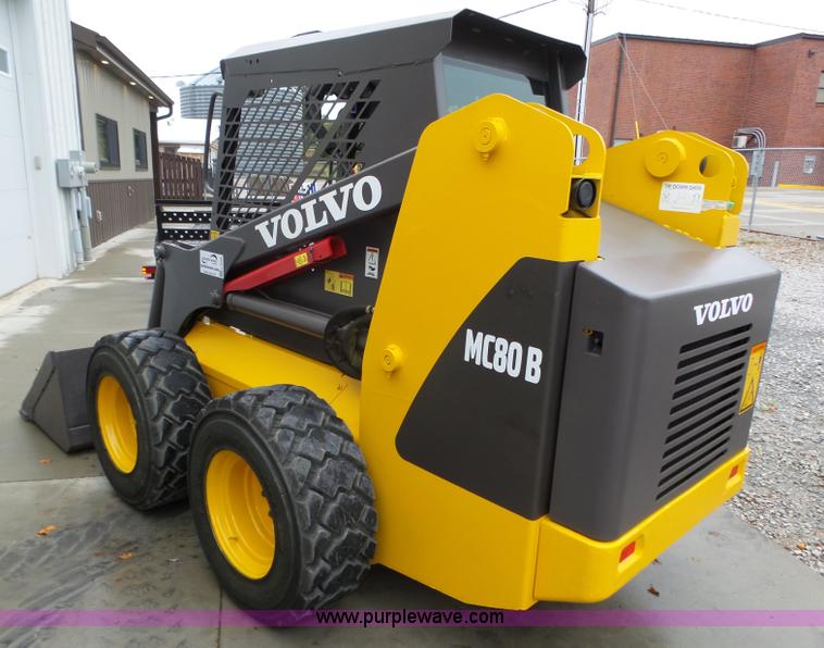 image for item L4039 2006 Volvo MC80B skid steer