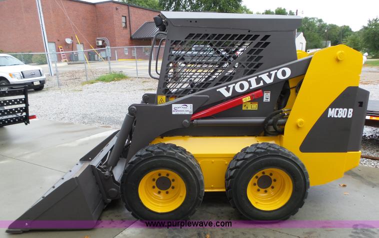 image for item L4039 2006 Volvo MC80B skid steer