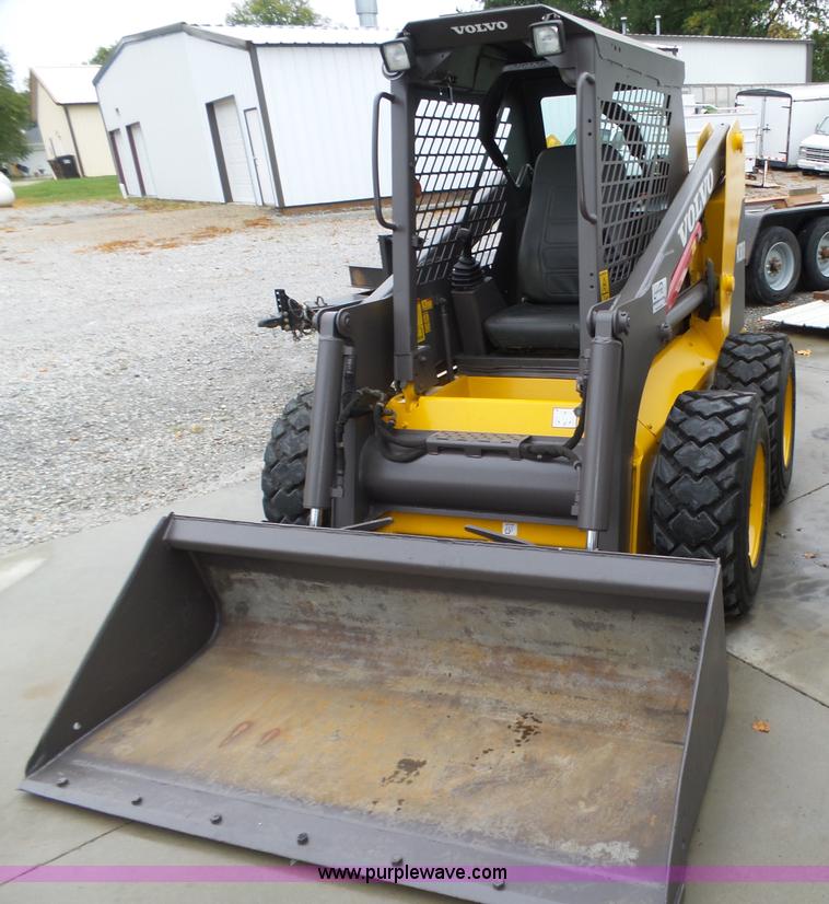 image for item L4039 2006 Volvo MC80B skid steer