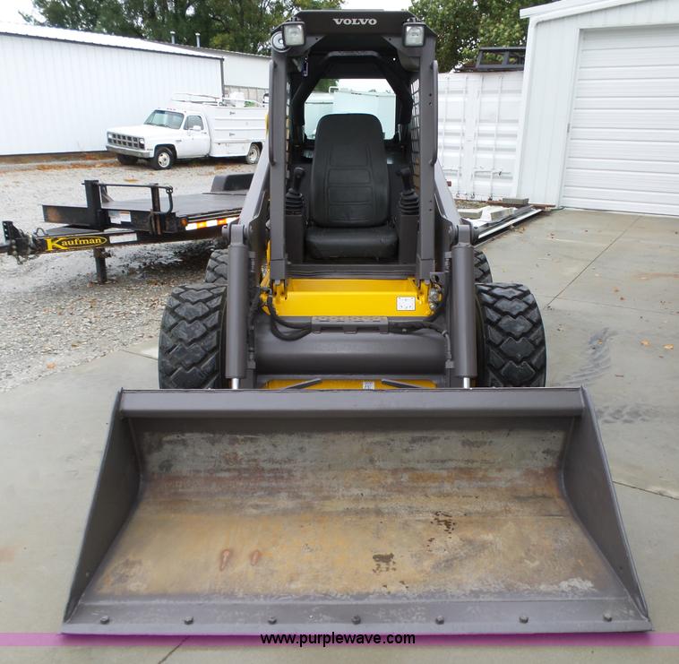 image for item L4039 2006 Volvo MC80B skid steer