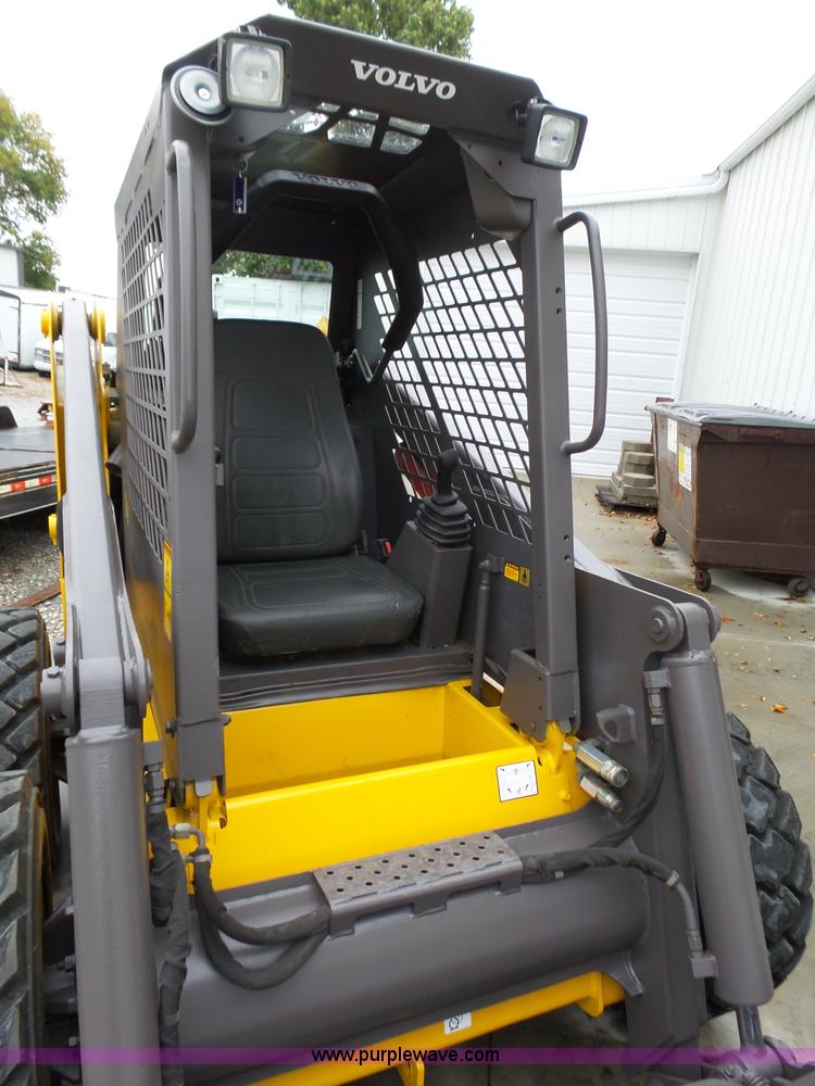 image for item L4039 2006 Volvo MC80B skid steer