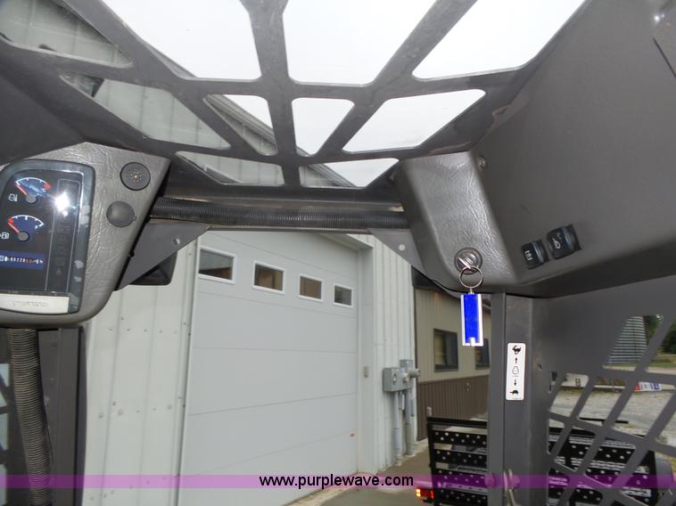 image for item L4039 2006 Volvo MC80B skid steer