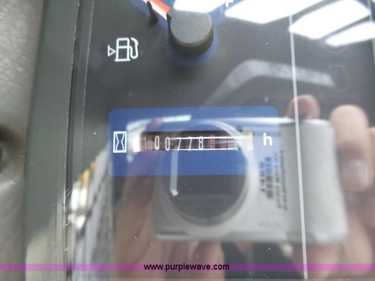 image for item L4039 2006 Volvo MC80B skid steer