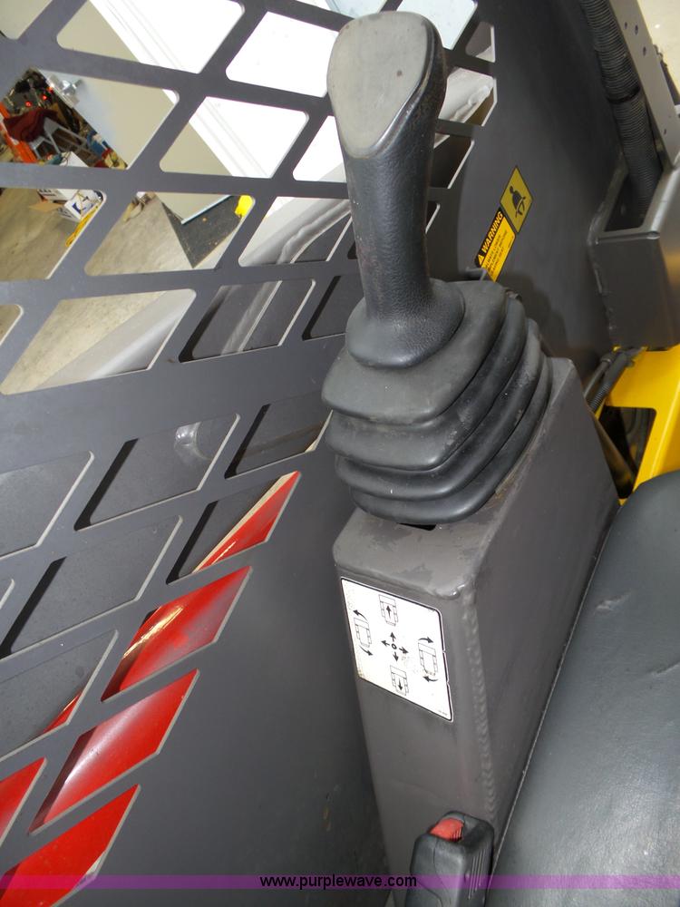 image for item L4039 2006 Volvo MC80B skid steer