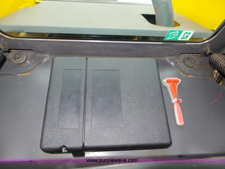 image for item L4039 2006 Volvo MC80B skid steer