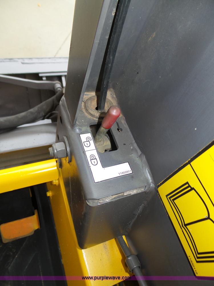 image for item L4039 2006 Volvo MC80B skid steer