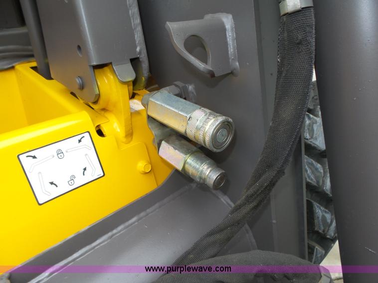 image for item L4039 2006 Volvo MC80B skid steer