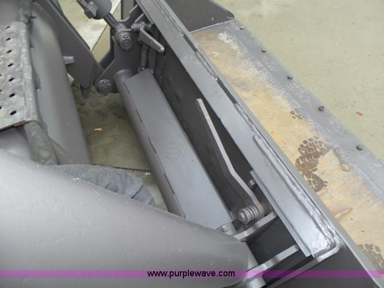 image for item L4039 2006 Volvo MC80B skid steer