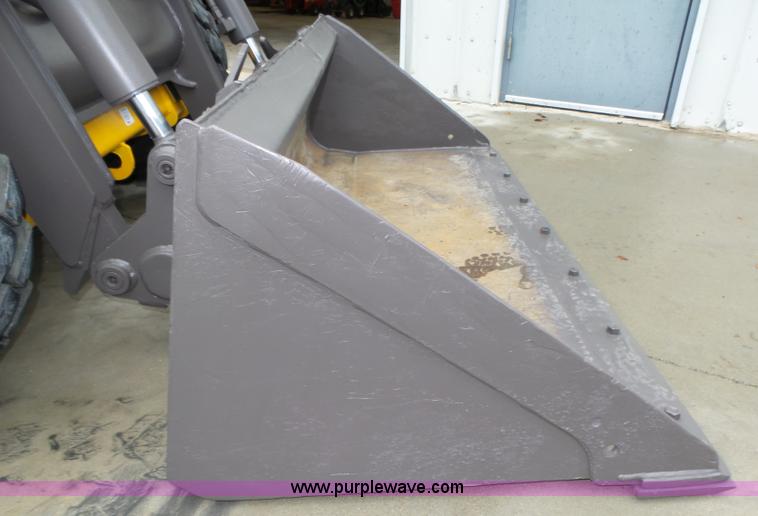 image for item L4039 2006 Volvo MC80B skid steer