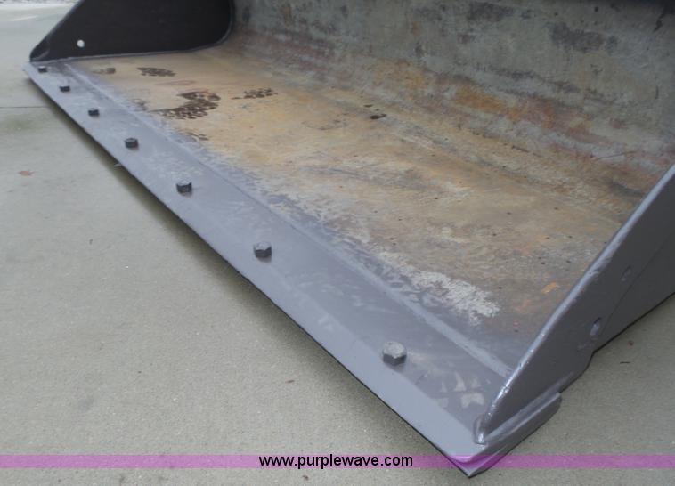 image for item L4039 2006 Volvo MC80B skid steer