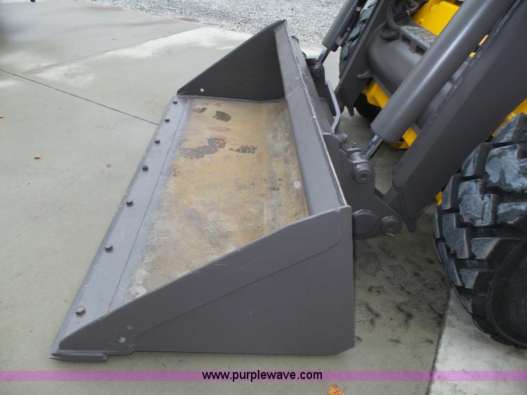 image for item L4039 2006 Volvo MC80B skid steer