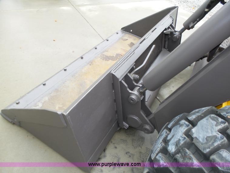 image for item L4039 2006 Volvo MC80B skid steer
