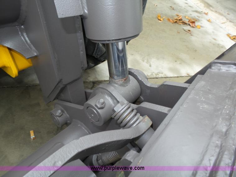 image for item L4039 2006 Volvo MC80B skid steer