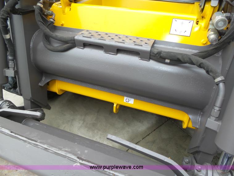 image for item L4039 2006 Volvo MC80B skid steer