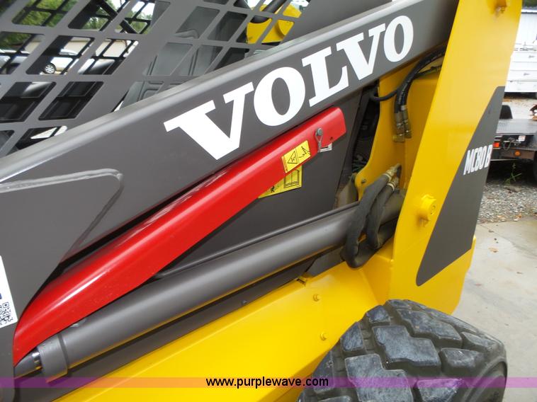 image for item L4039 2006 Volvo MC80B skid steer