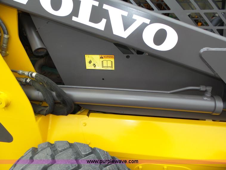 image for item L4039 2006 Volvo MC80B skid steer