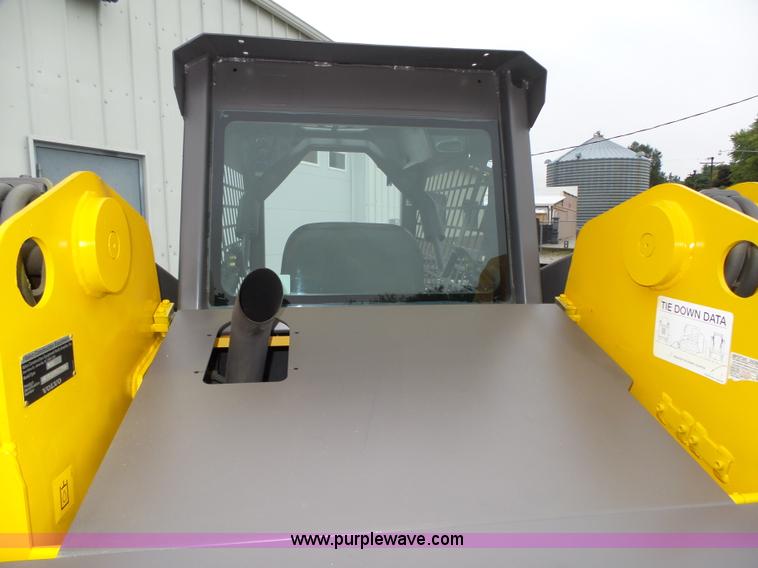 image for item L4039 2006 Volvo MC80B skid steer