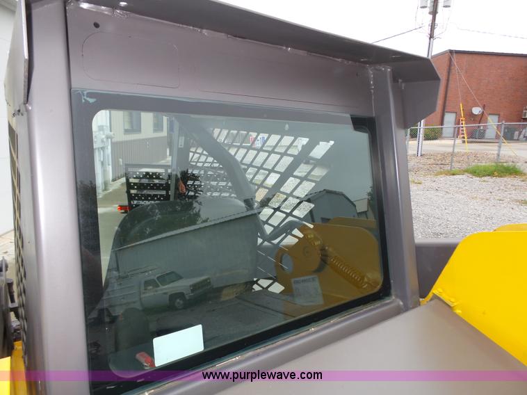 image for item L4039 2006 Volvo MC80B skid steer