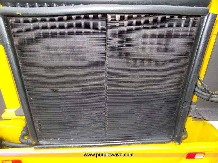 image for item L4039 2006 Volvo MC80B skid steer