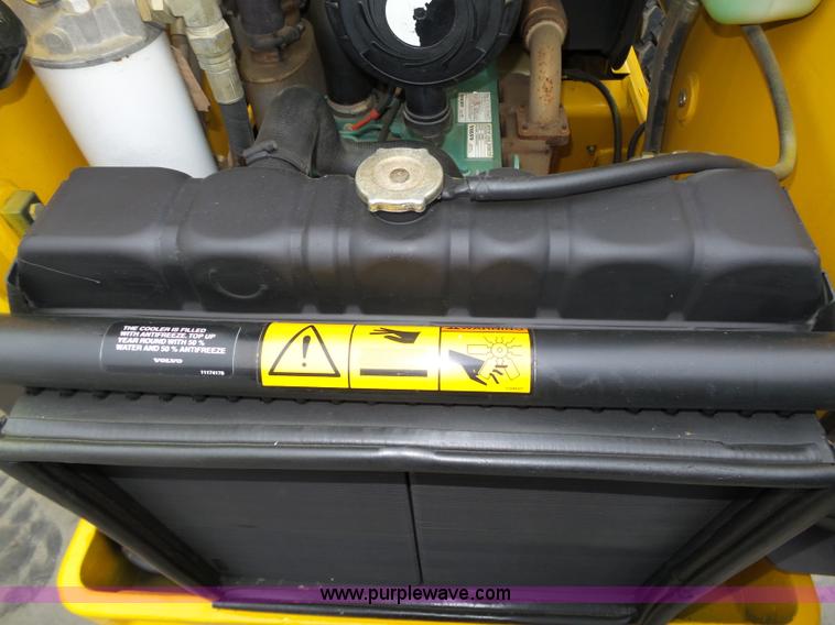 image for item L4039 2006 Volvo MC80B skid steer