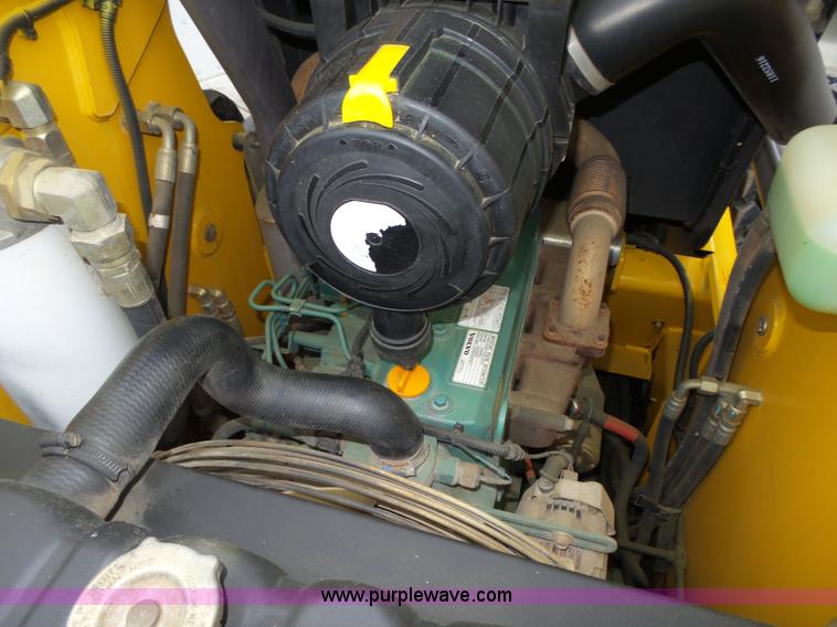 image for item L4039 2006 Volvo MC80B skid steer