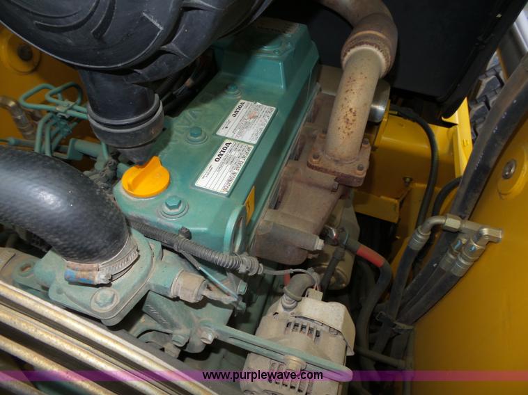 image for item L4039 2006 Volvo MC80B skid steer