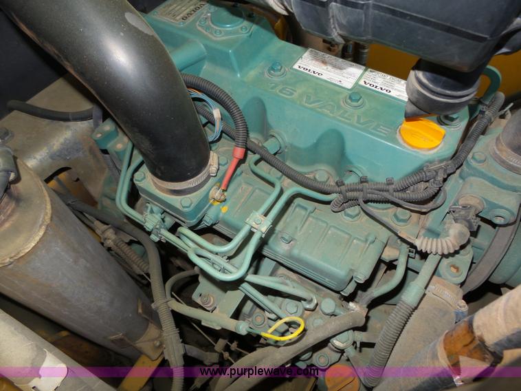 image for item L4039 2006 Volvo MC80B skid steer