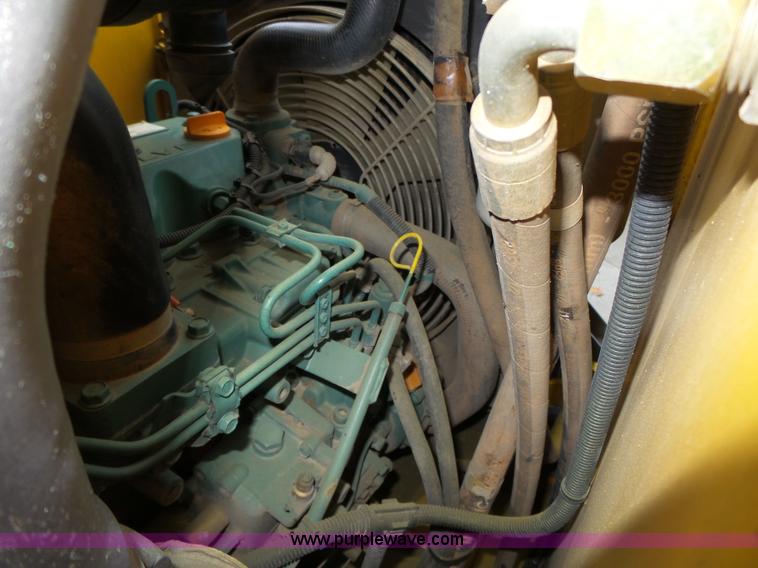 image for item L4039 2006 Volvo MC80B skid steer