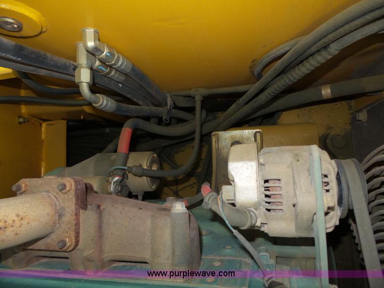 image for item L4039 2006 Volvo MC80B skid steer