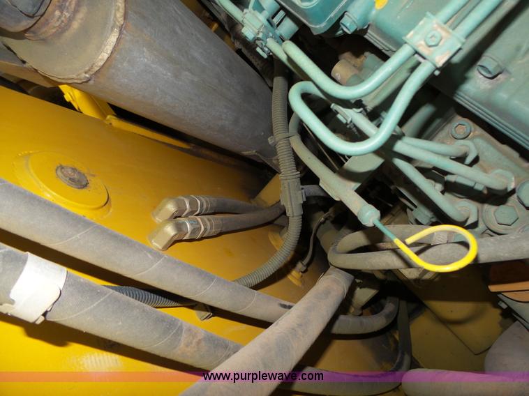 image for item L4039 2006 Volvo MC80B skid steer