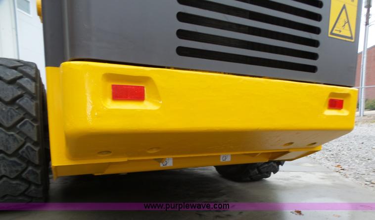 image for item L4039 2006 Volvo MC80B skid steer