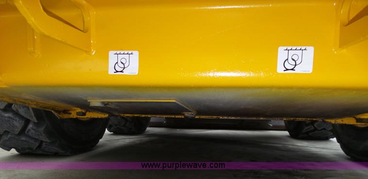 image for item L4039 2006 Volvo MC80B skid steer