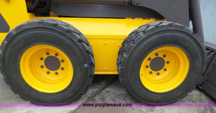 image for item L4039 2006 Volvo MC80B skid steer