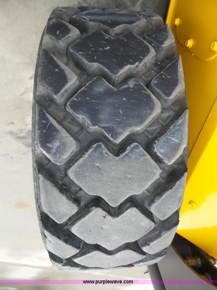 image for item L4039 2006 Volvo MC80B skid steer