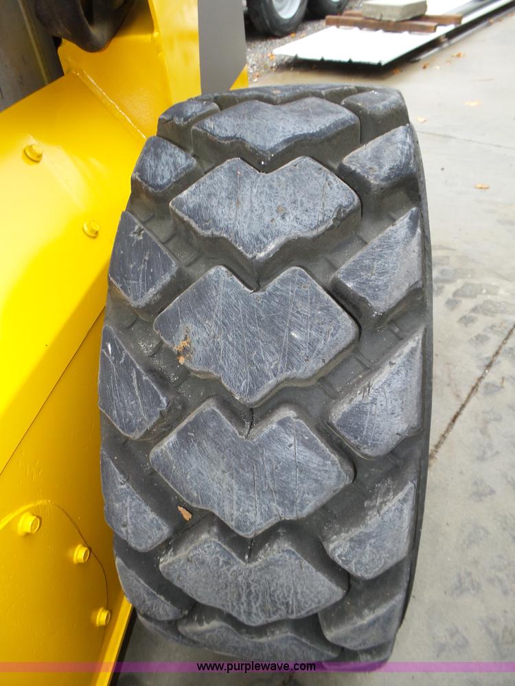 image for item L4039 2006 Volvo MC80B skid steer