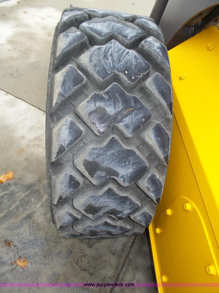 image for item L4039 2006 Volvo MC80B skid steer