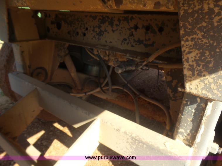 image for item L5990 2005 Pack Mule BDT-40 bottom dump trailer